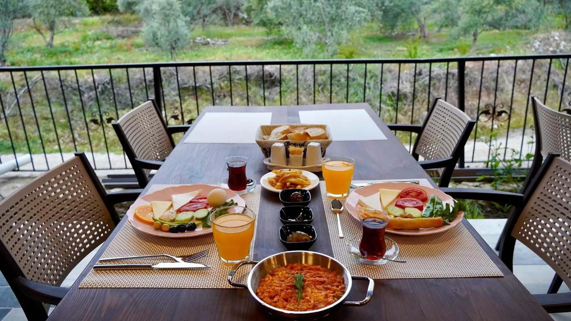 Talia Villalari Fethiye 0*,